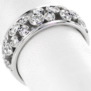 Anello Unisex Traforato con Cristalli, Elegante Motivo Cavo, Accessorio di Moda per Uso Quotidiano e Feste - Product Image 4