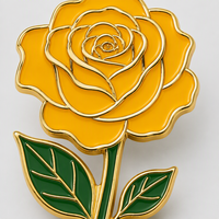 Maßgefertigte Antike Zinklegierung Rose Weiche Emaille für Vergoldete Rote Rosen-Brosche Stiel Blätter OEM Fabrik Werbeartikel Blumenmotiv