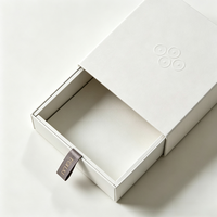 Boîte à tiroir de luxe blanc mat avec languette à ruban, logo personnalisé, taille d'insertion, boîte cadeau à tiroir coulissant pour emballage de marque