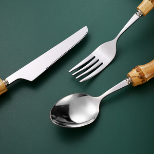 Juego de cuchillo, tenedor y cuchara con mango de bambú, 13 piezas, cubiertos de acero inoxidable para cenar y postre - Product Image 4