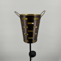 Vintage Bronze Hohle Eimer-Solarleuchte Metall-Laternen-Stil Outdoor Solar-Gartendekoration Lampe