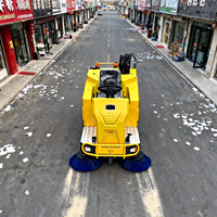 Balayeuse électrique industrielle Mech X6 Triple-Sweep, configuration standard, pour entrepôts et nettoyage des surfaces routières