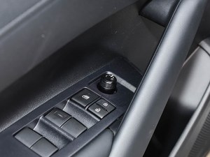 Toyota Corolla Cross 2.0L SUV Ibrida Intelligente Edizione Pioneer 2026 in Ottime Condizioni - Product Image 5
