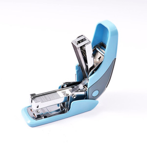 <span class=keywords><strong>FOSKA</strong></span> Kolay Tek Parmak Zımbalama Entegre Çıkarma ve Zımba Saklama Özellikli Mini Zımba Seti, Öğrenciler İçin Standart 24/6 Zımbalarla - Product Image 3