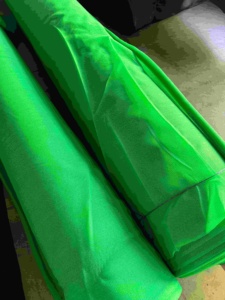 Filet anti-poussière vert pour la construction en HDPE, ignifuge et anti-UV, pour la protection des sols, des cours de charbon et le contrôle de l'érosion des empilages de sable - Product Image 1