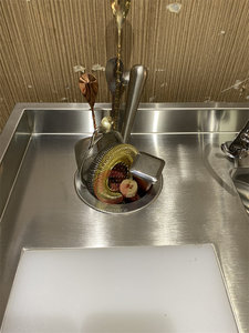 Stazione Barman Professionale con Ampia Gamma di Accessori per Complementare il Tuo Setup Bar, con Tavolo in Acciaio Inox - Product Image 5