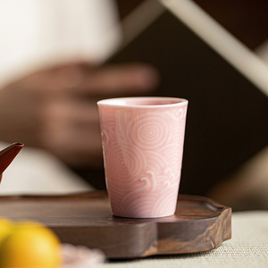 Taza pequeña de cerámica con diseño de ondas en relieve, taza de té de porcelana para la hora del té, uso doméstico, estilo Wabi Sabi, diseño simple. - Product Image 4