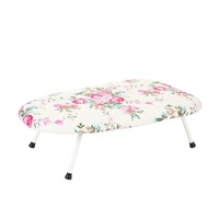 Table de fer résistante à la chaleur de planche à repasser pliable réglable en hauteur noire pour la blanchisserie de chemise de vêtements