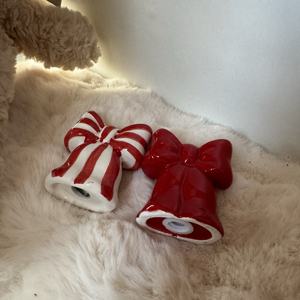 <span class=keywords><strong>Salero</strong></span> <span class=keywords><strong>y</strong></span> Pimentero Creativo de Cerámica con Diseño de Lazo Rojo Navideño para Cocina - Product Image 5