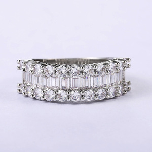 Anello Baguette di Lusso per Donne, Elegante Gioiello da Dito con Accento Rettangolare, Accessorio per Feste e Appuntamenti - Product Image 6