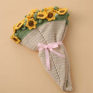Kit de Manta de Lana Tejida a Mano para DIY, Manta de Ganchillo con Lirios del Valle y Rosas, Transformable en Ramo, Regalo para el Día de la Madre - Product Image 3