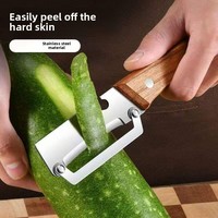 Handmatig schilmesje Groentegereedschap Multifunctionele schrapende versnipperaar Suikerriet Pompoenschiller Fruitschiller Ergonomisch handvat