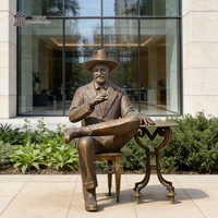 Escultura de Bronce Moderna de un Hombre Sentado en un Banco Leyendo, Estilo Urbano, Personalizada