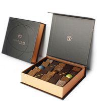 Luxe, op maat gemaakte, magnetische papieren doos voor snoep, gedroogd fruit en noten.