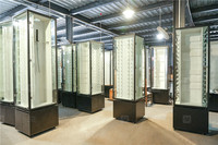 Maßgefertigte Schwertvitrine Messer-Ausstellungsvitrine Glas-Drehvitrine für Messerläden