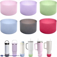 Sarung Cangkir Silinder Kulit PU Modern Minimalis Kompatibel dengan Botol Air Dingin Merah/Hitam/Hijau Diameter 75 cm 9 cm Anti-selip