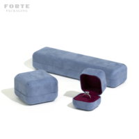 Boîte à bague en velours à prix d'usine avec logo doré personnalisé, étui de présentation de bijoux de haute qualité pour cadeau d'anniversaire ou de mariage