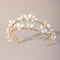 Serre-tête de mariée délicat fait main en pâte polymère double couche, orné de fleurs et de cristaux dorés, pour femme, idéal pour mariage, répétition ou anniversaire