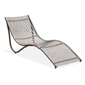 Chaise longue de piscine moderne en aluminium robuste, écologique et résistante aux UV pour hôtel, complexe hôtelier et patio - Product Image 6