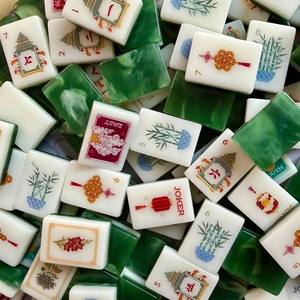 Juego de Fichas de Mahjong Acrílicas Ecológicas Portátiles de Color Verde Esmeralda, Diseño Clásico del Viento del <span class=keywords><strong>Norte</strong></span>, <span class=keywords><strong>Sur</strong></span>, <span class=keywords><strong>Este</strong></span> y <span class=keywords><strong>Oeste</strong></span> - Product Image 5