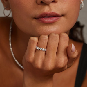 Magnifique bague éternelle en moissanite et diamant en argent 925 élégant, conçue pour sublimer toute tenue avec un style étincelant - Product Image 6