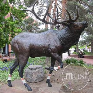 Scultura in bronzo a grandezza naturale di cervo e cerva per giardino, prato, parco - Statua di cervo maschio e femmina - Product Image 6