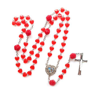 Vente en gros de bijoux religieux, chapelet catholique, perles en acrylique en forme de cœur avec fleur de rose rouge - Product Image 3