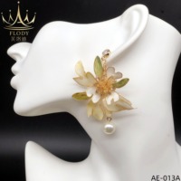 AE-013A AFLODY Usine En Gros Bijoux Personnalisés Jaune Clair À La Main Résine Fleurs De Mariage Boucle D'oreille Accessoires De Cheveux De Mariée