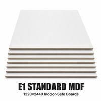 Panneau MDF standard de qualité E1 1220x2440mm, panneau de fibres à densité moyenne sûr pour l'intérieur, pour la décoration et les meubles