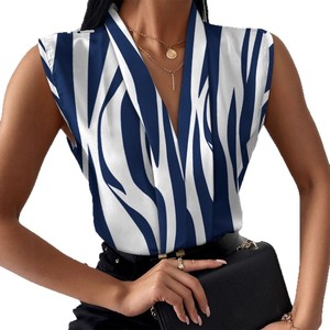 เสื้อเชิ้ตแฟชั่นลำลองคอวีแขนกุดพิมพ์ลายสำหรับผู้หญิง - Product Image 1