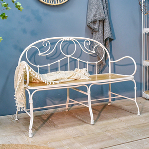 Chaise longue double en bois avec structure métallique blanche rustique, style européen, en promotion - Product Image 1