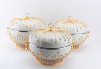 Plats de service modernes de designer 3.5L 4.5L 5.5L avec couvercles en fil métallique de luxe et accents dorés minimalistes pour station de buffet contemporaine