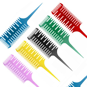 Peigne en plastique à dents larges pour usage en salon, design à dents larges, couleur rouge - Product Image 3