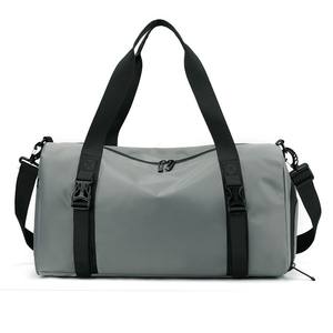 Sac de voyage imperméable en similicuir avec séparation humide/sec, sac de sport et sac à dos unisexe pour l'exportation - Product Image 2