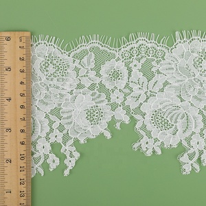 Fancy White Floral French Chantilly Eyelash Lace Trim Edges para vestidos LT2797B - Product Image 3