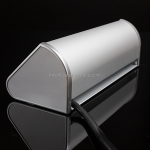 Sistema de salida de escritorio Uso comercial Extensión de alimentación de aleación de aluminio Enchufes fusionados individualmente Enchufe de mesa triangular 110 ~ 220V - Product Image 5