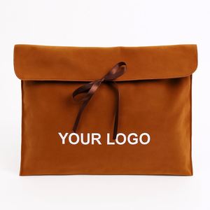 Pochette cadeau en velours avec logo personnalisé, ruban et emballage textile imprimé en sérigraphie, toucher luxueux - Product Image 2