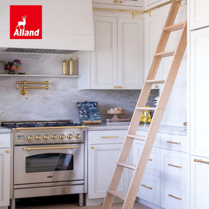 <span class=keywords><strong>Cuisine</strong></span> de ferme de luxe Alland, armoires de <span class=keywords><strong>cuisine</strong></span> peintes sur mesure, style Shaker blanc perlé avec échelle coulissante et quincaillerie en laiton - Product Image 2