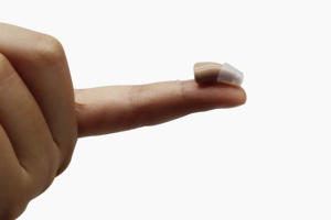 Aparelhos Auditivos Invisíveis Mini Recarregáveis CIC para Idosos com 16 Canais - Product Image 2