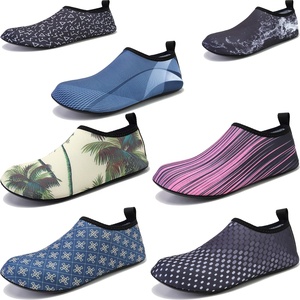 2024 nuovo commercio all'ingrosso <span class=keywords><strong>scarpe</strong></span> da acqua <span class=keywords><strong>veloce</strong></span> asciutto antiscivolo a buon mercato all'aperto spiaggia di nuoto sport acquatici a piedi a monte <span class=keywords><strong>scarpe</strong></span> per gli uomini delle donne - Product Image 1