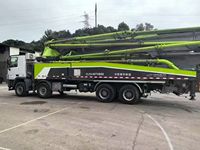 Pompe à béton sur camion Zoomlion 52m, moteur diesel, reconditionnée, modèle 2017, en stock, prête à être expédiée, châssis Benz