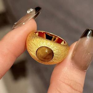 Anillo de Moda para Mujer Estilo Vintage Milard, Plata de Ley S925, Oro de 18K, Ojo de Gato, Piedra de Ojo de Tigre Natural Cepillada, Hecho a Mano - Product Image 1