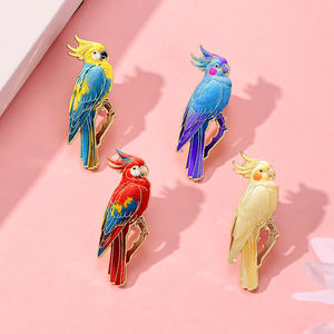 เข็มกลัดโลหะผสมสังกะสีเคลือบลายพิมพ์ UV รูปนกแก้วสีสันสดใส ดีไซน์นกสมจริง สไตล์ลำลอง ของขวัญ ของที่ระลึก รับสั่งซื้อจำนวนมาก ขายส่ง - Product Image 2