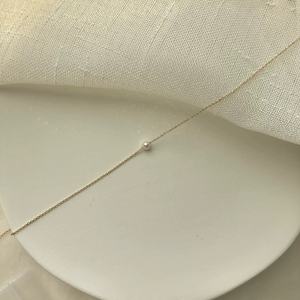 Collier ras du cou en mini-perles exquises de Jian Mei Designs, style simple et polyvalent, ultra-fin - Product Image 4