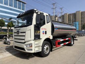 รถบรรทุกนมสด FAW J6L 4x2 240 แรงม้า ความจุ 10,000 ลิตร 11 ลูกบาศก์เมตร  ถังสแตนเลสเกรดอาหาร 304 สำหรับขนส่งนม - Product Image 4