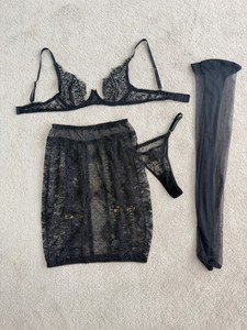 Ensemble en dentelle transparente - Soutien-gorge froncé pour femme, jupe sculptante, sous-vêtement, nouveau style noir, prêt pour la vente en gros, en stock dès maintenant - Product Image 6