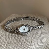CHISTE Jam Tangan Wanita Dial Kecil Oval Retro Jam Tangan Kuarsa Gelang Bunga Berukir Perancis Jam Tangan Wanita Cantik (WA513)