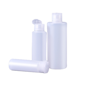 Flacon vide <span class=keywords><strong>pour</strong></span> nettoyant visage Weikang 100 ml en LDPE, forme cylindrique, avec surface gravée à l'acide, bouchon à vis, bouchon intérieur lavable, éponge en <span class=keywords><strong>feutre</strong></span> - Product Image 1