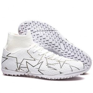 รองเท้าฟุตบอลผู้ชายคุณภาพสูงรุ่นใหม่ปี 2025 สำหรับเล่นกลางแจ้ง ระบายอากาศได้ดี รองเท้าฟุตบอลทรงหุ้มข้อสูงสำหรับนักเรียน - Product Image 4