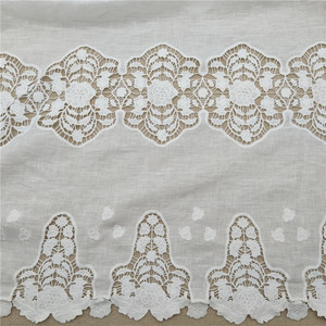 Tissu de dentelle française 100% coton avec motif floral 3D brodé écologique soluble dans l'eau pour la décoration intérieure et les sacs - Product Image 1